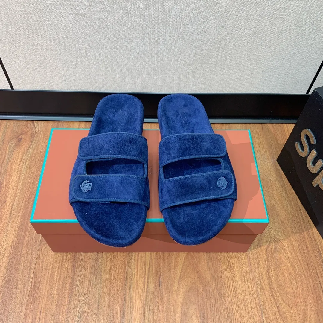 【LP】P:600💰 Size: 39-46 (45.46 can be customized) 【Loro Piana】LP men's slippers. Italian top cashmere is retro, elegant, low-key and luxurious. Both fashionable and practical, the leather is still of the highest quality in the entire network. The upper is silky and smooth. Wear-resistant and highly elastic beef tendon bottom. .